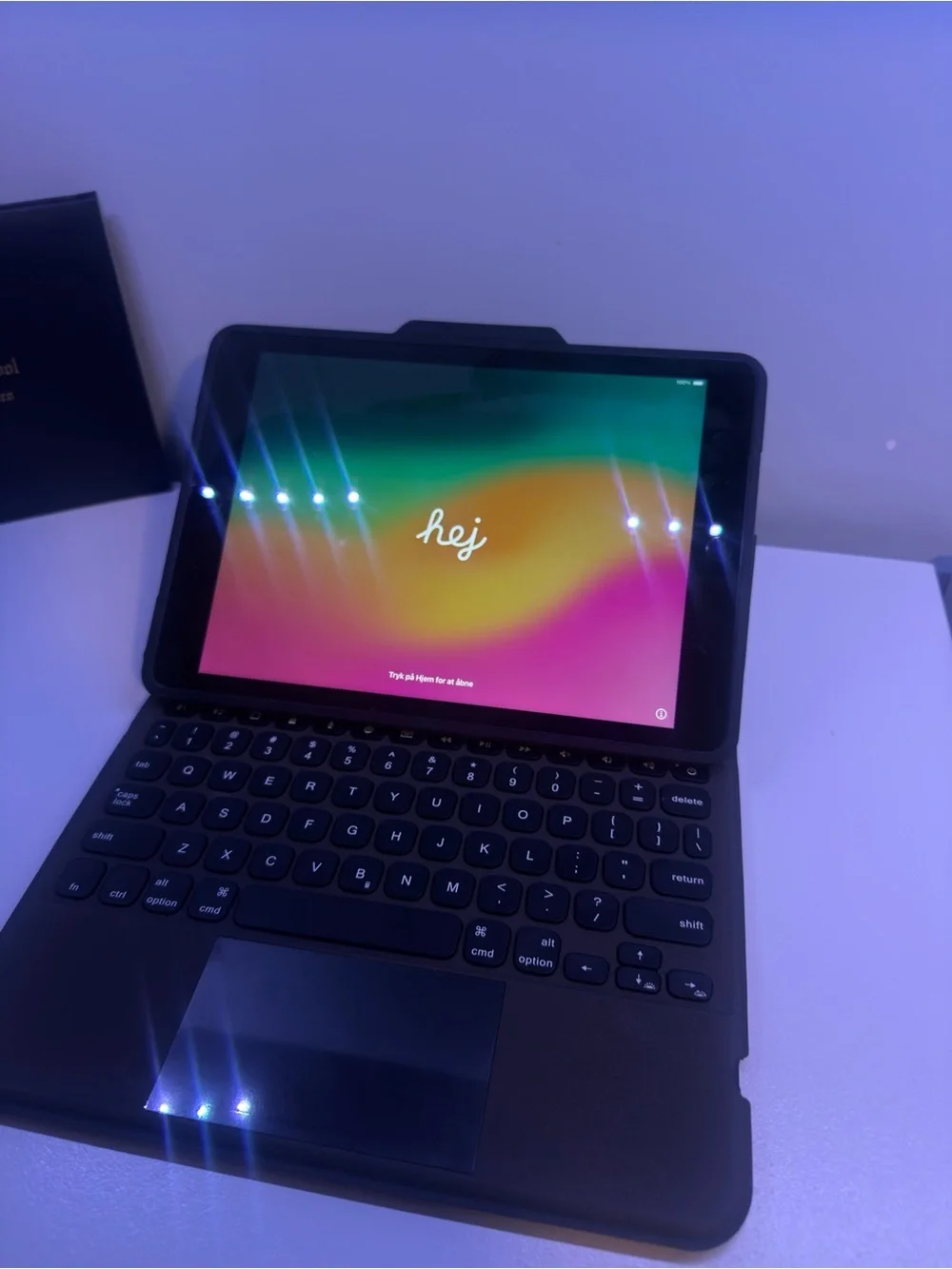 9th Generation IPad + Magnetic Keyboard Case